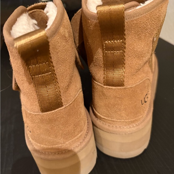 Women’s Neumel Ugg boots size 6 - Picture 3 of 7